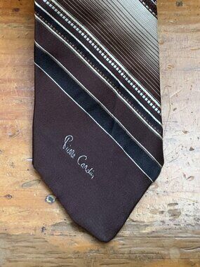 Vintage Pierre Cardin Tie. 55 Inches